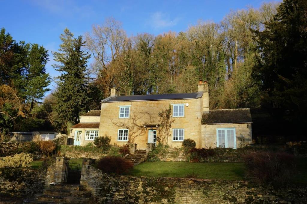 The Snicket - Traditional Cotswold Holiday home *